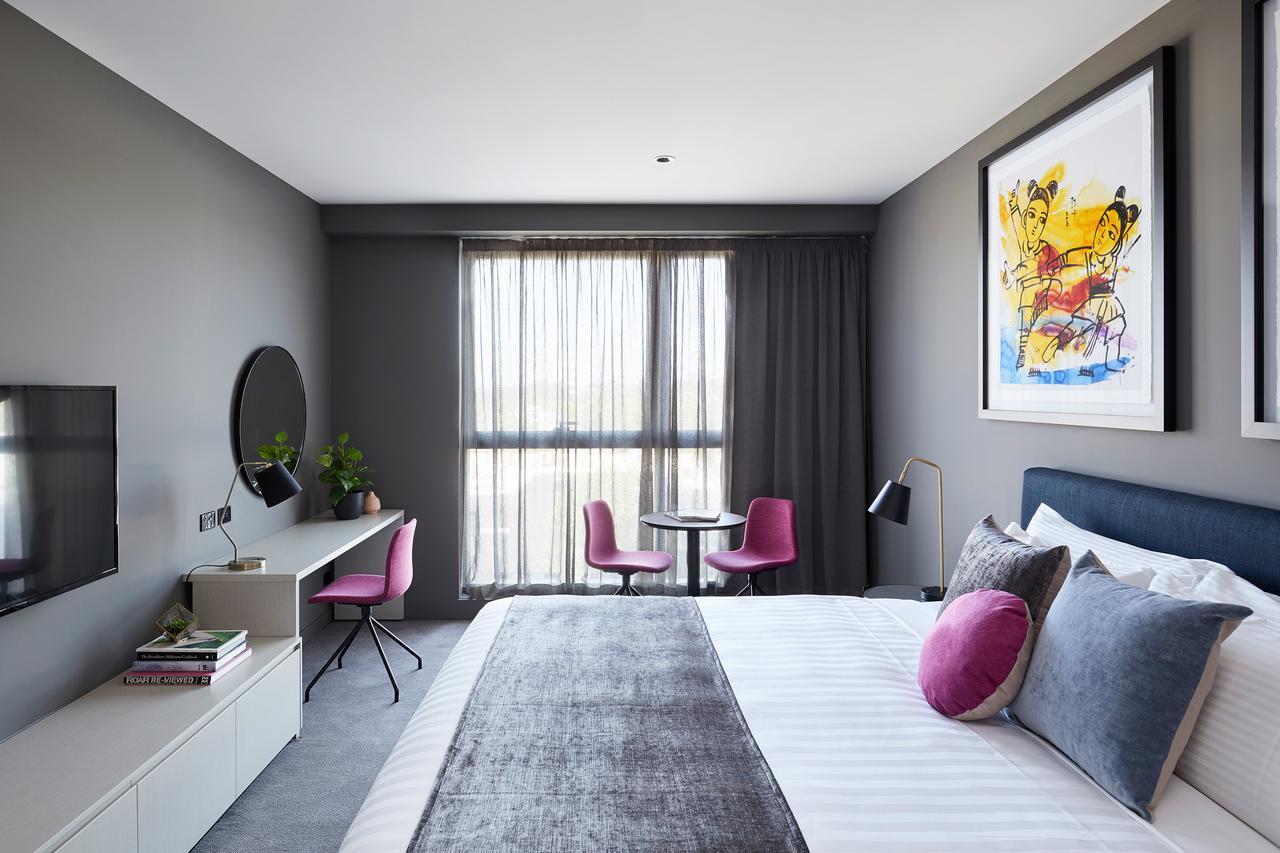 Art Series - The Chen Box Hill Dış mekan fotoğraf A room at the hotel