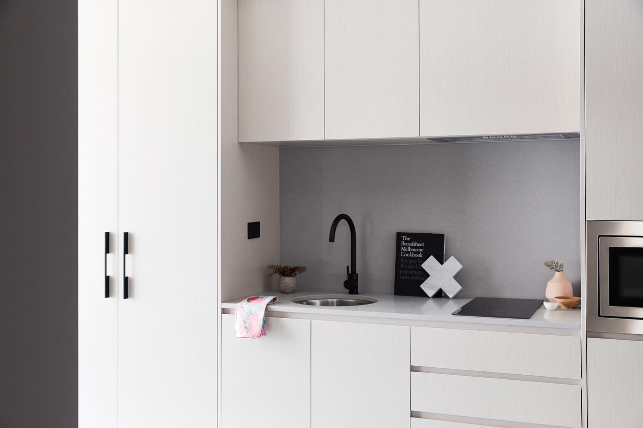 Art Series - The Chen Box Hill Dış mekan fotoğraf A kitchen with a built-in sink
